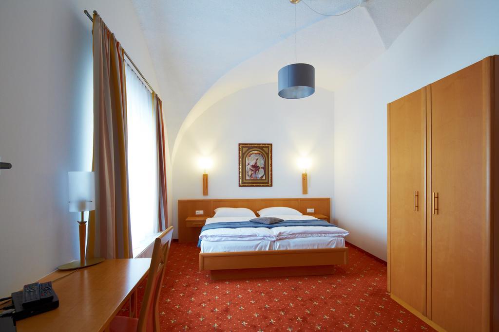 Rathauskeller Melk Hotel Ngoại thất bức ảnh